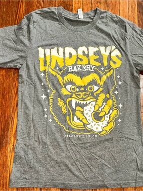 Medium Lindsey’s Bakery Donut Shop Circleville Ohio Pumpkin Show October Shirt